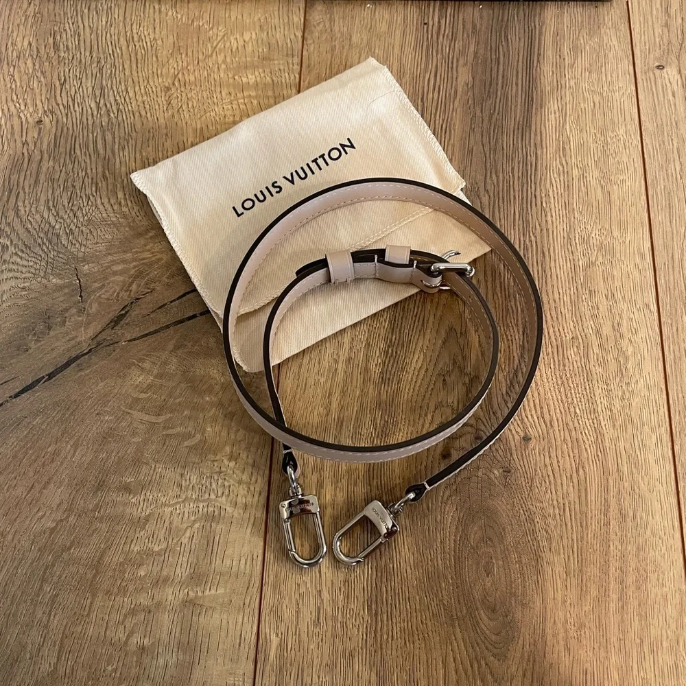 Louis Vuitton/ Dune colored strap with silver hardware. - Picture 1 of 12
